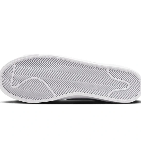 Nike Men’s BLAZER MID '77 VNTG

Style BQ6806-126 Sneakers - Picture 12 of 16